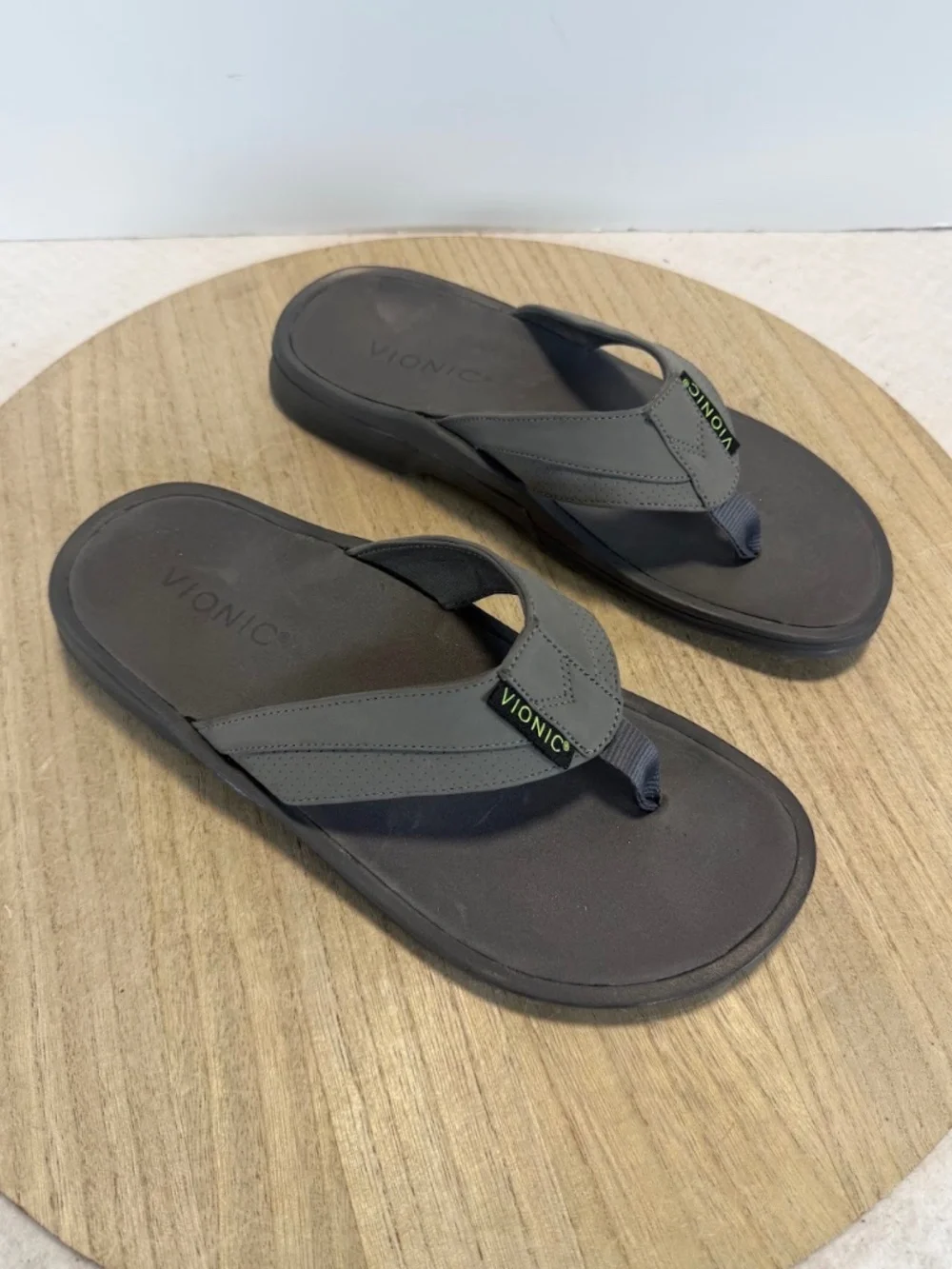 Vionic Ryder Mens 8 Gray Orthotic Arch Support Thong Flip Flop Sandals NWOT